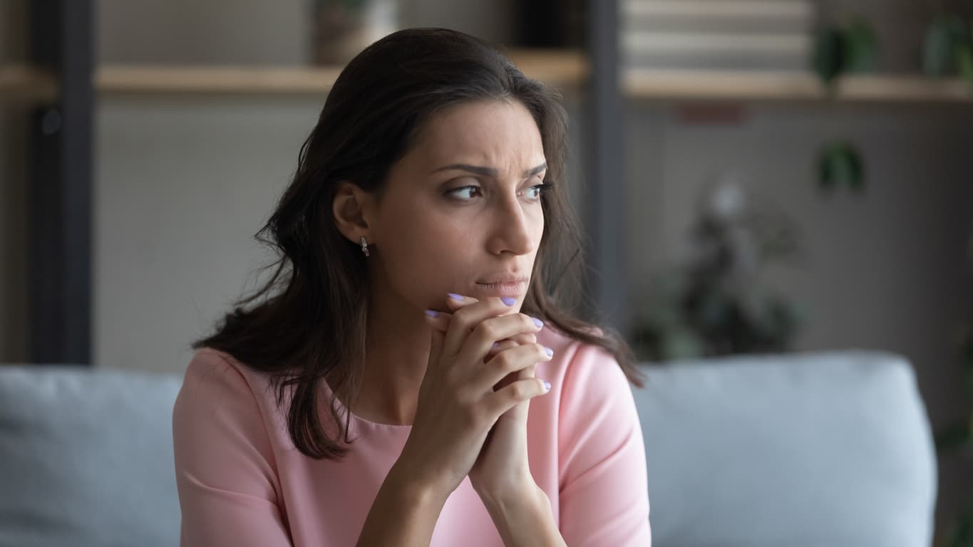 Woman dealing with alcohol cravings