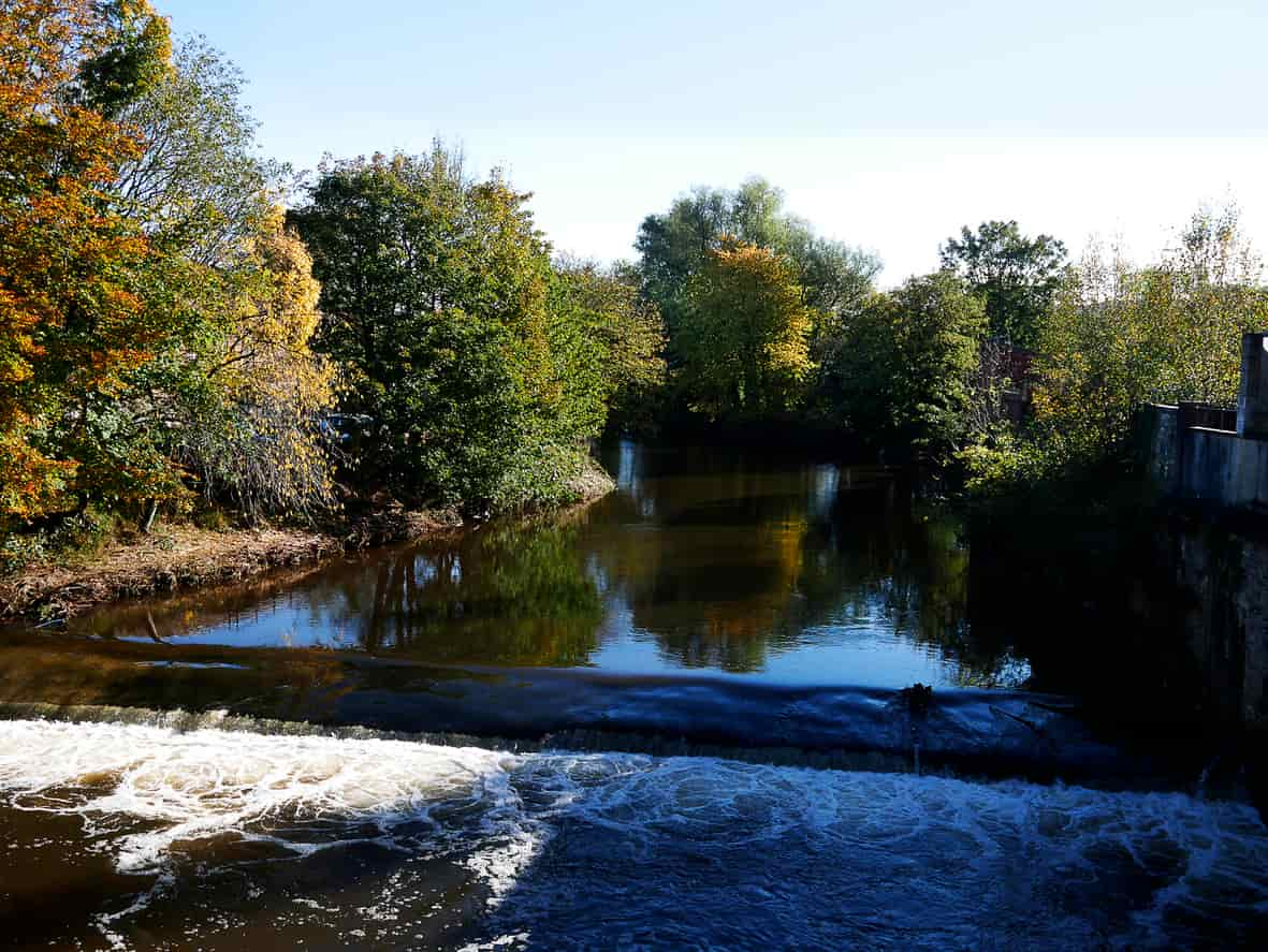 Drug and alcohol rehab Padiham. An image of a river flowing in Padiham