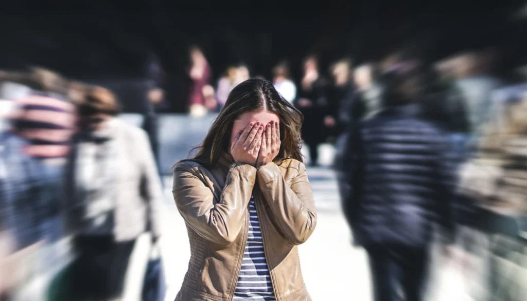 Alcohol and panic attacks - an image of a woman having a panic disorder in a city setting.