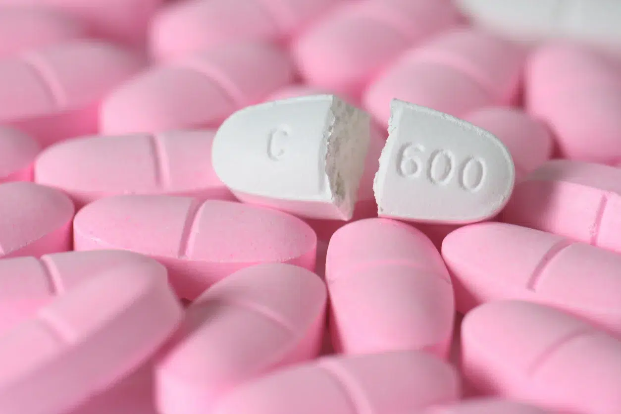 Image of pink and white co-codamol tablets.